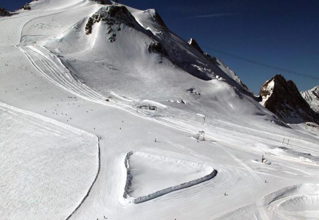 Charmant Studio Aux Pieds Des Pistes Vue Sur La Montagne Tignes Bagian luar foto